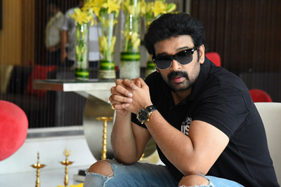 jd-charkavarthy-interview-about-hippi