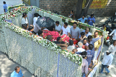 latest-stills-of-celebrities-paying-homage-to-kodi-ramakirshna