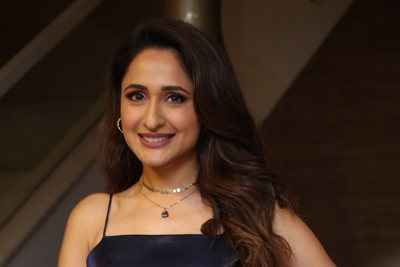 pragya-jaiswal-at-celebrities-at-hair-crush-salon-opening