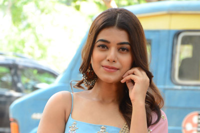 Yamini Bhasker at Bhale Manchi Chowka Beram Successmeet