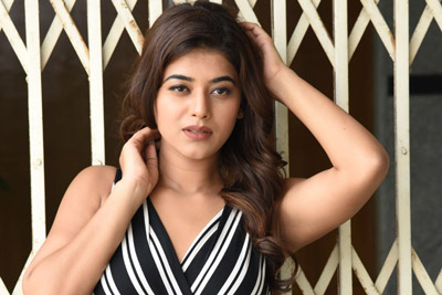Yamini Bhasker Interview Stills for Bhale Manchi Chowka Beram