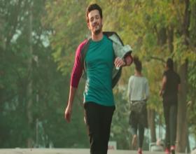 Title song from ‘Hello’ entertains