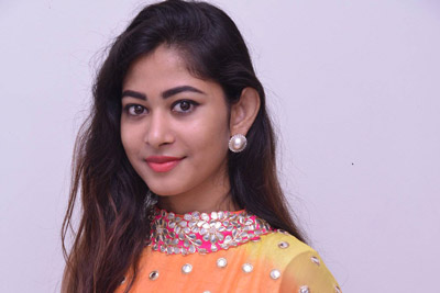 adhya-thakur-at-her-new-movie-opneing