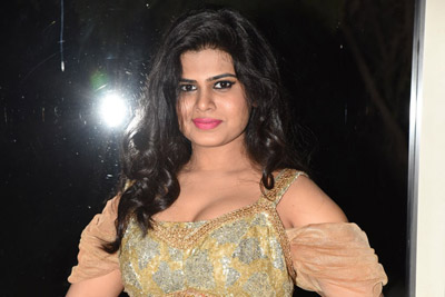 alekhya-at-kgf-movie-pre-release-event