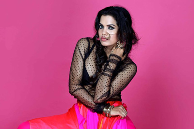 anchal-singh-stills-from-the-movie-driver-ramudu