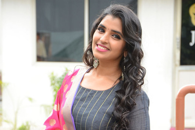 anchor-shyamala-event-stills