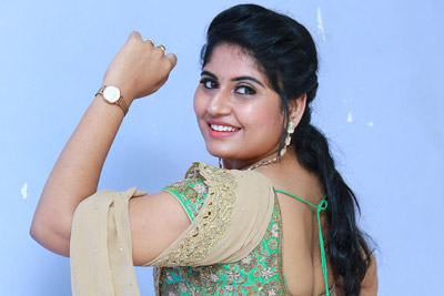 anchor-sony-at-premalayam-movie-audio-launch-even