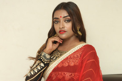 ashi-roy-at-ks-100-movie-pre-release-event