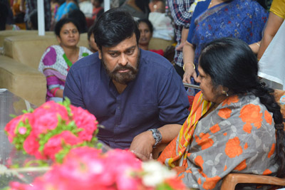 celebrities-pay-homage-to-kodi-ramakrishna