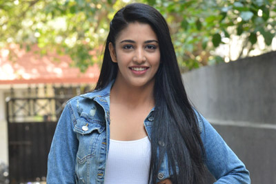 daksha-nagarkar-at-husharu-team-pressmeet