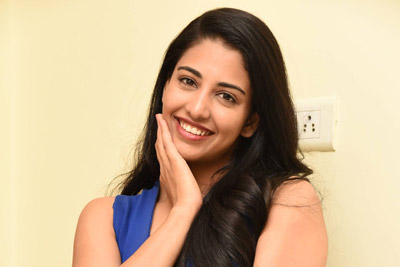 daksha-nagarkar-at-husharu-team-interview