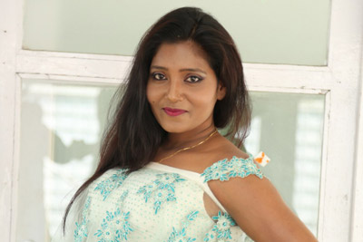 eesha-at-15-18-24-love-story-movie-opening-event