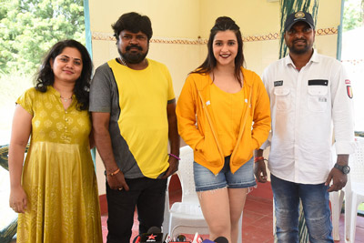 hi-5-team-pressmeet-in-shoot-location