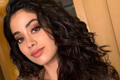 janhvi-kapoor-walk-for-vogue-fashion-show