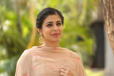 leona-lishoy-at-edhureetha-movie-trailer-launch-event