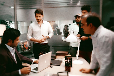 Mahesh Babu and Vennela Kishore in Abhi Bus Ad Shoot By Koratala Shiva 