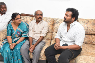 manchu-manoj-meet-the-family-of-priyanka-reddy