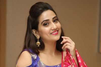 manjusha-at-syeraa-movie-team-thanks-meet