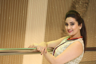 manjusha-at-yenthavaralaina-movie-audio-launch-event