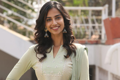 meenakshi-chowdary-at-icchata-vahanamulu-niluparadu-movie-opening