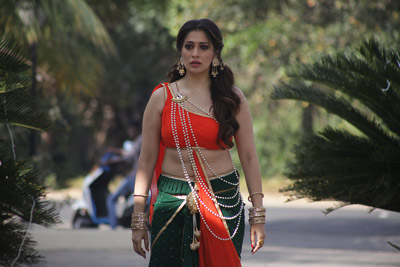 raai-laxmi-and-varalaxmi-sarathkumar-stills-from-naga-kanya