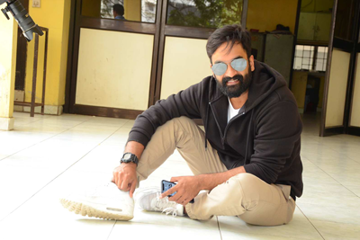 raja-gautham-interview-stills-for-manu