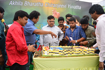 ramcharan-fans-celebrating-his-birthday