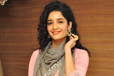 ritika-singh-stills-at-neevevaro-audio-launch