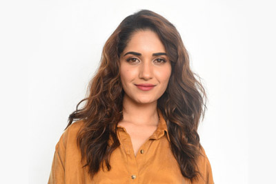 ruhani-sharma-at-hit-movie-team-pressmeet-event
