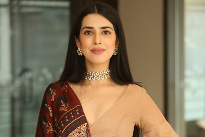 saloni-mishra-at-22-movie-team-pressmeet
