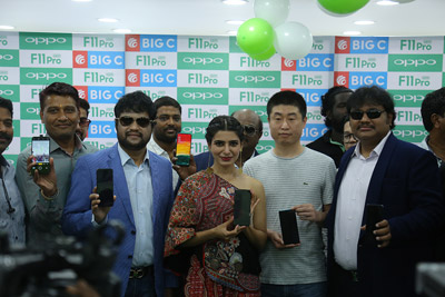 samantha-akkineni-at-a-phone-launch-event