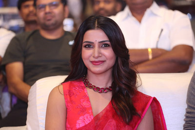 samantha-stills-at-jaanu-movie-pre-release-event