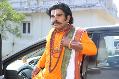 sampoornesh-babu-stills-from-kobbari-matta