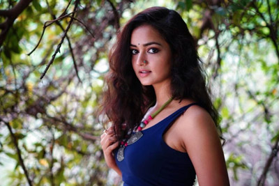 shanvi-srivatsava-shoot-stills-in-greenary