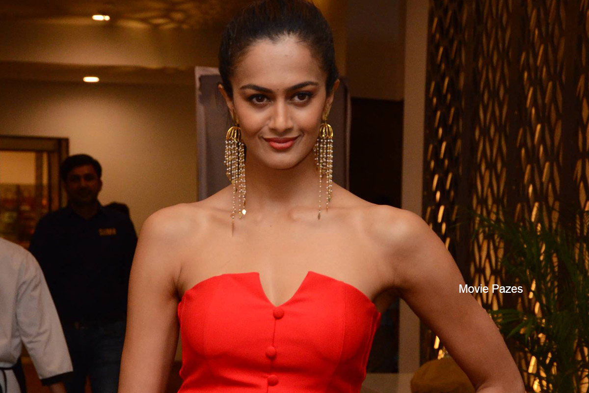 shubra-stills-at-siima-awards-2018-curtain-raising