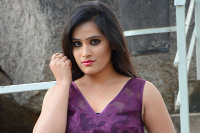 sree-anusha-stills-at-nuvendhuku-nachave-sailaja-movie-opening