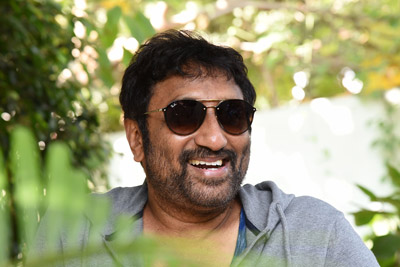 srinu-vaitla-stills-at-interview-for-amar-akbar-anntony