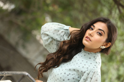 stefy-patel-at-song-launch-from-ninnu-thalachi