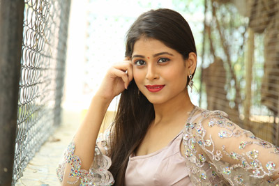 twinkle-agarwal-at-gurthukosthunnayi-movie-opening-event
