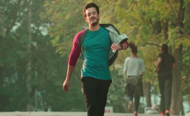 Title song from ‘Hello’ entertains