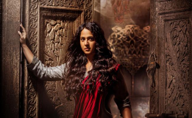 huge-response-for-mandara-song-from-bhaagmathie