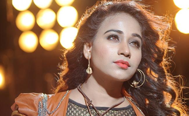 anchor-turned-actress-jayatis-debut-lacchi
