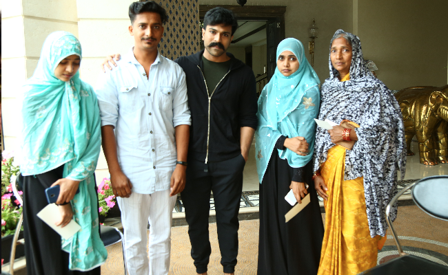 ramcharan-donates-10-lakh-to-noor-mohammed