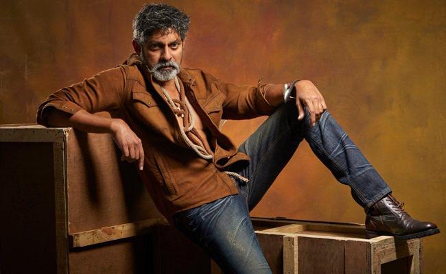 jagapathi-babu-quits-from-sarileru-neekevvaru