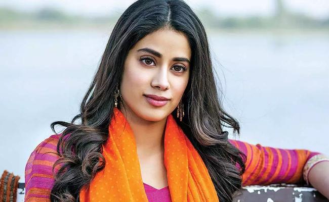 bollywood-actress-in-talks-to-pair-vijay-devarakonda