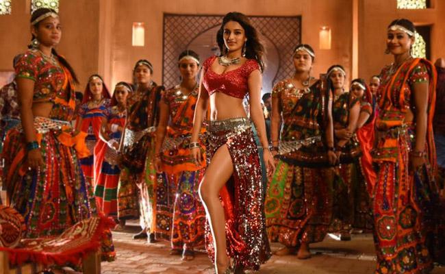 nidhhi-agerwals-special-song-ismart-shankar
