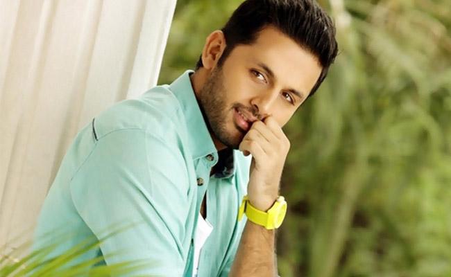 nithiin-travels-in-hyderabad-metro