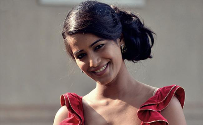 poonam-pandey-donated-remuneration-to-kerala-floods