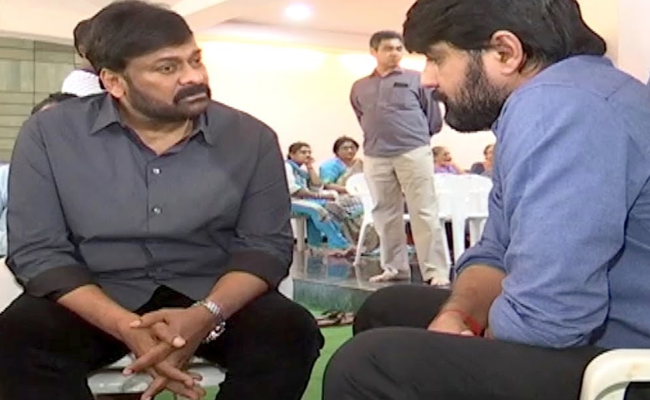 chiranjeevi-met-srikanth-to-console-on-his-fathers-demise