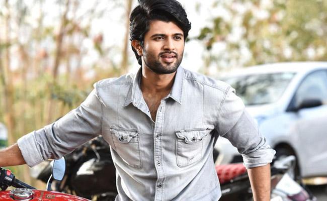 crazy-hero-vijay-devarakonda-bollywood-entry